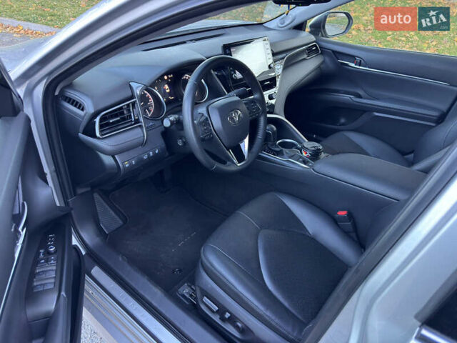 Тойота Камри 2021 в Днепре (Днепропетровске) на Automoto.ua Серый Тойота Камри, объемом двигателя 2.49 л и пробегом 78 тыс. км за 28999 $, фото 24 на Automoto.ua