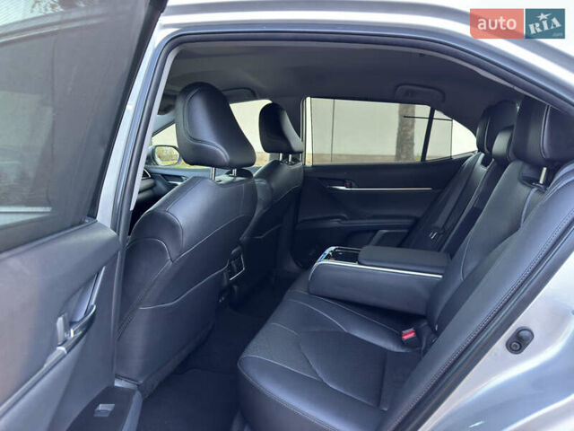 Тойота Камри 2021 в Днепре (Днепропетровске) на Automoto.ua Серый Тойота Камри, объемом двигателя 2.49 л и пробегом 78 тыс. км за 28999 $, фото 26 на Automoto.ua