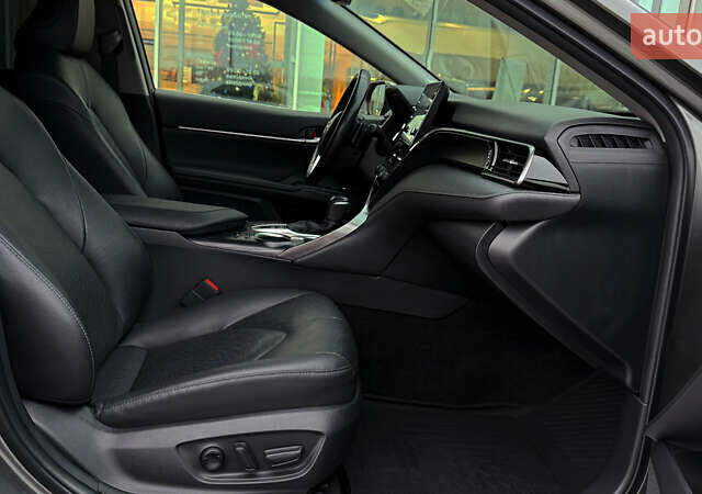 Серый Тойота Камри, объемом двигателя 2.49 л и пробегом 147 тыс. км за 29990 $, фото 5 на Automoto.ua