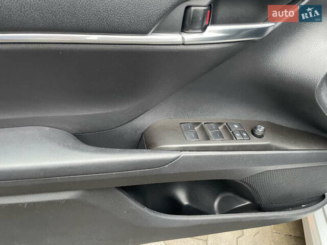 Серый Тойота Камри, объемом двигателя 2.49 л и пробегом 56 тыс. км за 27000 $, фото 12 на Automoto.ua