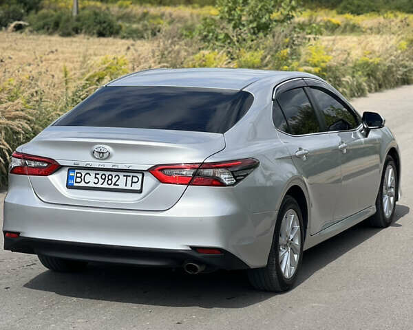 Серый Тойота Камри, объемом двигателя 2.49 л и пробегом 53 тыс. км за 27500 $, фото 2 на Automoto.ua