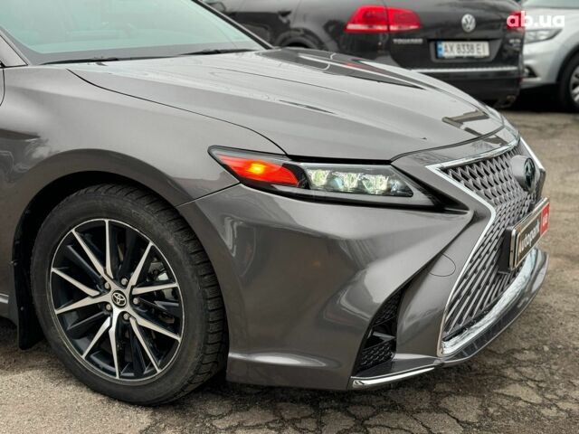 Серый Тойота Камри, объемом двигателя 2.5 л и пробегом 50 тыс. км за 30990 $, фото 3 на Automoto.ua