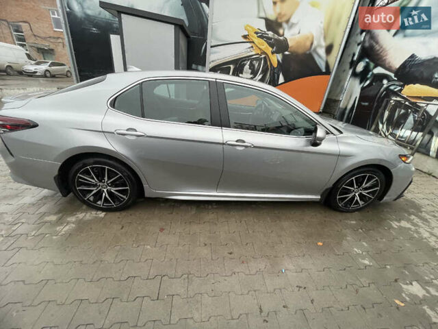 Серый Тойота Камри, объемом двигателя 2.49 л и пробегом 56 тыс. км за 27000 $, фото 2 на Automoto.ua