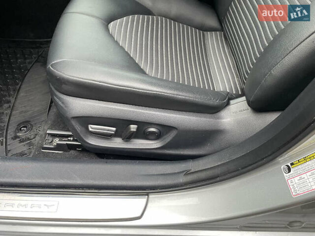 Серый Тойота Камри, объемом двигателя 2.49 л и пробегом 56 тыс. км за 27000 $, фото 11 на Automoto.ua