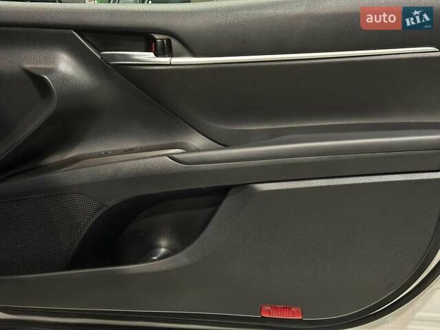 Серый Тойота Камри, объемом двигателя 2.5 л и пробегом 27 тыс. км за 27490 $, фото 25 на Automoto.ua