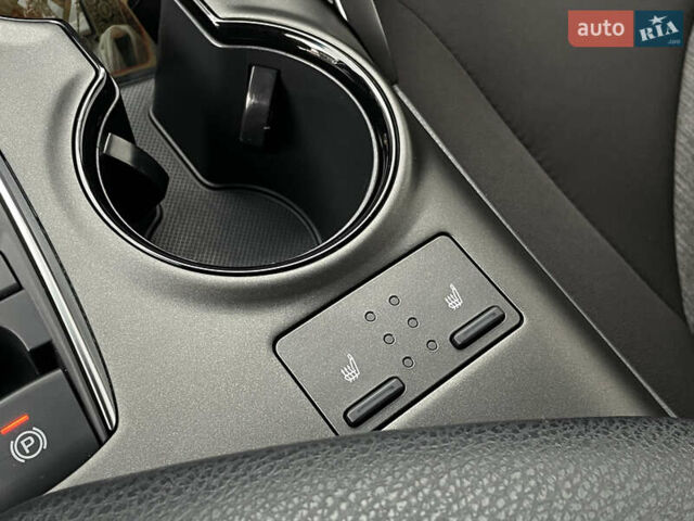 Серый Тойота Камри, объемом двигателя 2.5 л и пробегом 35 тыс. км за 31500 $, фото 19 на Automoto.ua