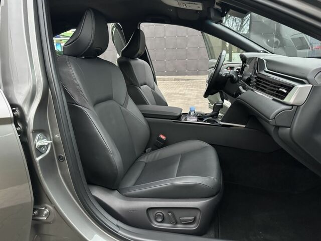 Сірий Тойота Камрі, об'ємом двигуна 2.5 л та пробігом 36 тис. км за 48999 $, фото 11 на Automoto.ua