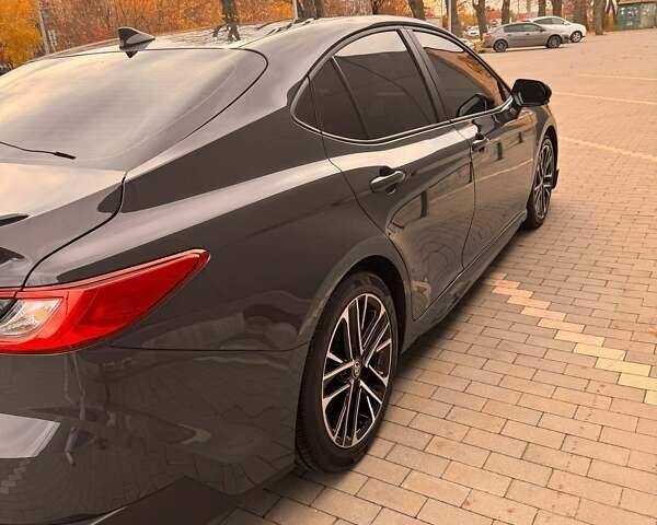 Серый Тойота Камри, объемом двигателя 2.49 л и пробегом 105 тыс. км за 35000 $, фото 3 на Automoto.ua