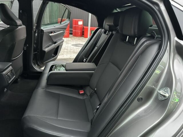 Сірий Тойота Камрі, об'ємом двигуна 2.5 л та пробігом 36 тис. км за 48999 $, фото 8 на Automoto.ua