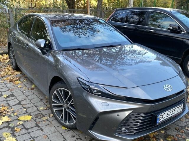 Сірий Тойота Камрі, об'ємом двигуна 2.5 л та пробігом 3 тис. км за 45131 $, фото 2 на Automoto.ua