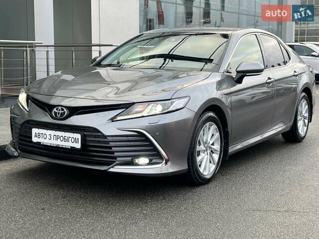 Сірий Тойота Камрі, об'ємом двигуна 2.49 л та пробігом 57 тис. км за 32466 $, фото 2 на Automoto.ua