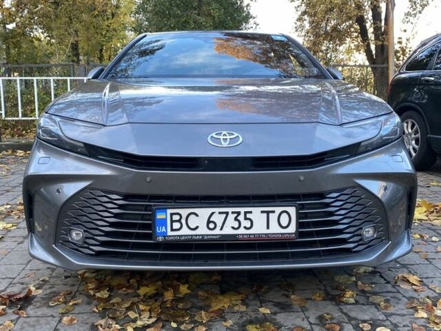 Сірий Тойота Камрі, об'ємом двигуна 2.5 л та пробігом 3 тис. км за 45131 $, фото 1 на Automoto.ua