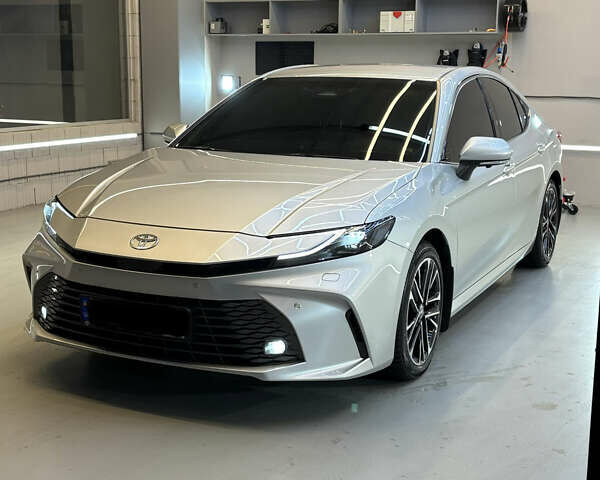 Серый Тойота Камри, объемом двигателя 2.49 л и пробегом 15 тыс. км за 50000 $, фото 12 на Automoto.ua