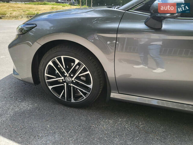 Сірий Тойота Камрі, об'ємом двигуна 2.49 л та пробігом 4 тис. км за 50999 $, фото 1 на Automoto.ua