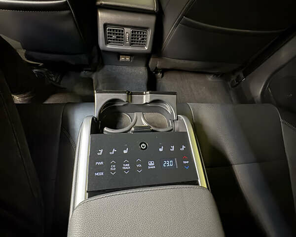 Серый Тойота Камри, объемом двигателя 2.49 л и пробегом 15 тыс. км за 50000 $, фото 3 на Automoto.ua