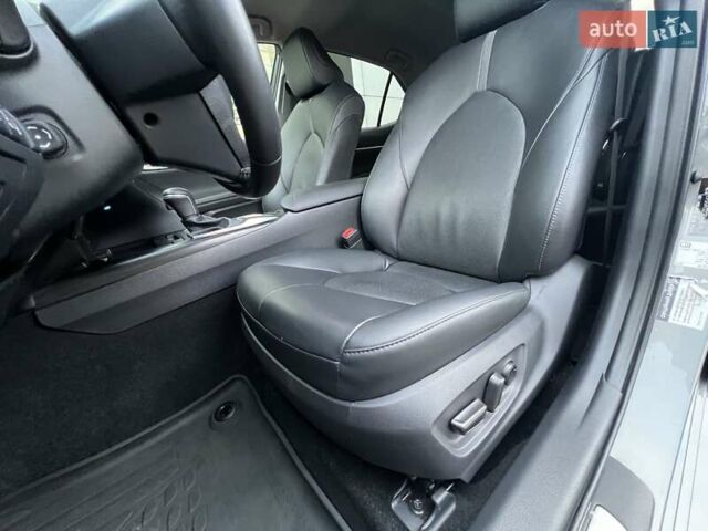 Сірий Тойота Камрі, об'ємом двигуна 2.49 л та пробігом 57 тис. км за 32466 $, фото 13 на Automoto.ua