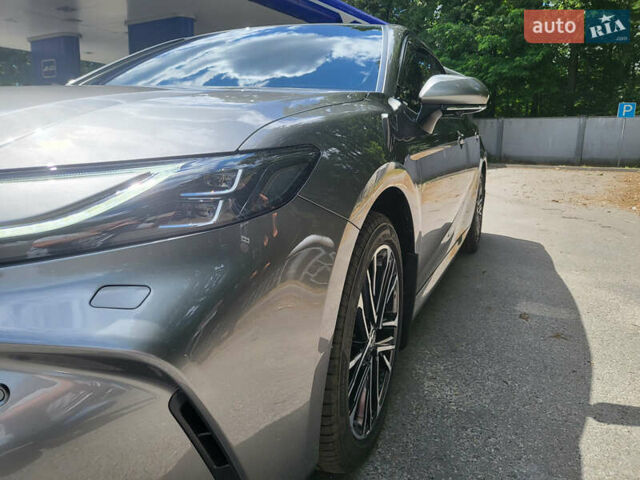 Сірий Тойота Камрі, об'ємом двигуна 2.49 л та пробігом 4 тис. км за 50999 $, фото 2 на Automoto.ua