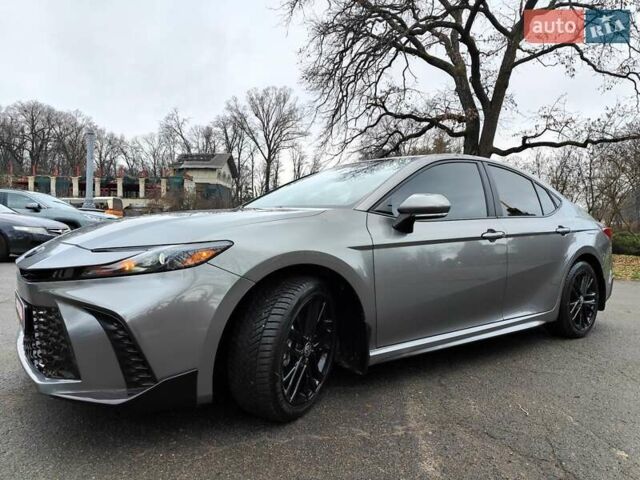 Серый Тойота Камри, объемом двигателя 2.5 л и пробегом 21 тыс. км за 39990 $, фото 3 на Automoto.ua