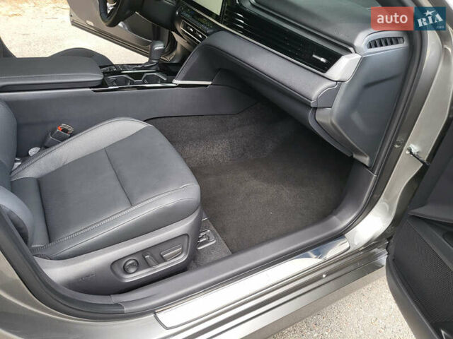 Сірий Тойота Камрі, об'ємом двигуна 2.49 л та пробігом 4 тис. км за 50999 $, фото 39 на Automoto.ua