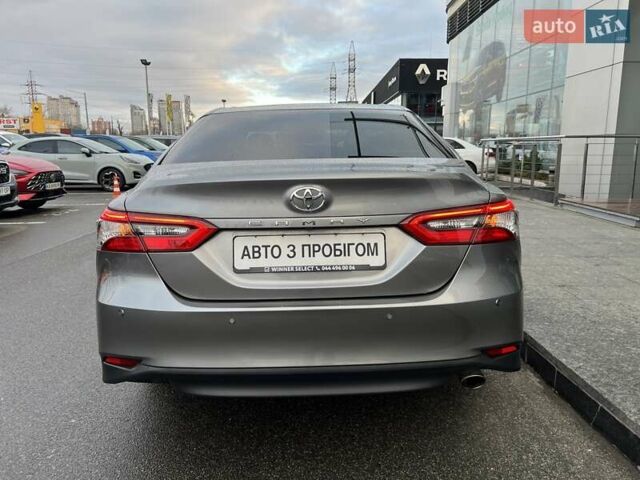 Сірий Тойота Камрі, об'ємом двигуна 2.49 л та пробігом 57 тис. км за 32466 $, фото 5 на Automoto.ua
