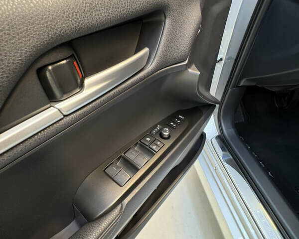 Серый Тойота Камри, объемом двигателя 2.49 л и пробегом 15 тыс. км за 50000 $, фото 6 на Automoto.ua