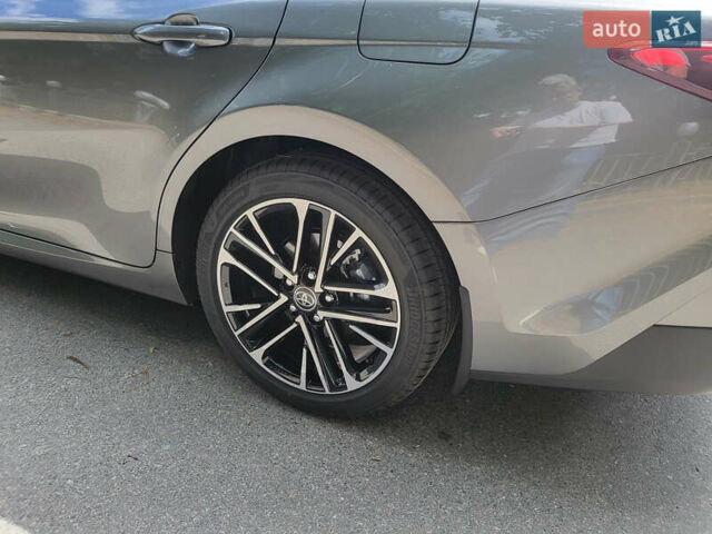 Сірий Тойота Камрі, об'ємом двигуна 2.49 л та пробігом 4 тис. км за 50999 $, фото 54 на Automoto.ua