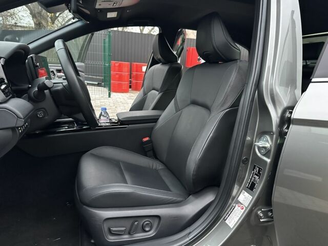 Сірий Тойота Камрі, об'ємом двигуна 2.5 л та пробігом 36 тис. км за 48999 $, фото 7 на Automoto.ua