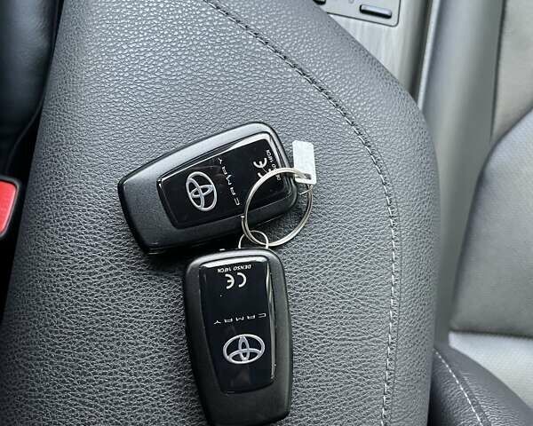 Сірий Тойота Камрі, об'ємом двигуна 2.49 л та пробігом 57 тис. км за 32466 $, фото 41 на Automoto.ua