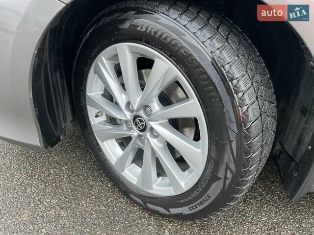 Сірий Тойота Камрі, об'ємом двигуна 2.49 л та пробігом 57 тис. км за 32466 $, фото 9 на Automoto.ua