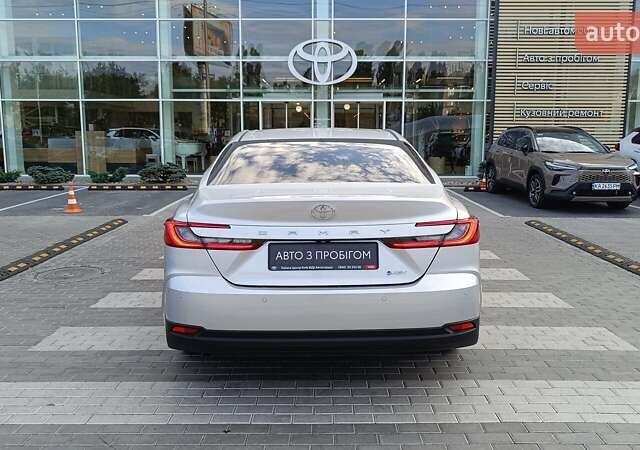 Сірий Тойота Камрі, об'ємом двигуна 2.49 л та пробігом 3 тис. км за 52446 $, фото 3 на Automoto.ua