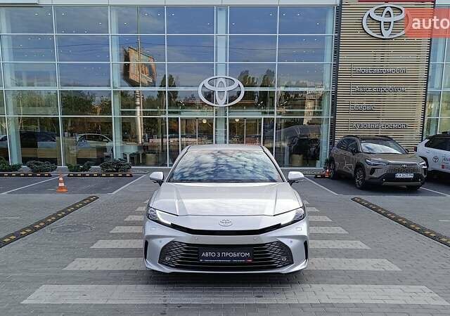 Сірий Тойота Камрі, об'ємом двигуна 2.49 л та пробігом 3 тис. км за 52446 $, фото 4 на Automoto.ua