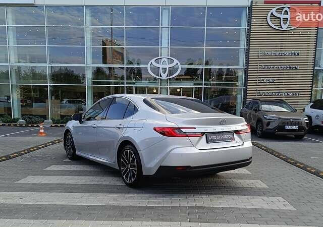 Сірий Тойота Камрі, об'ємом двигуна 2.49 л та пробігом 3 тис. км за 52446 $, фото 1 на Automoto.ua