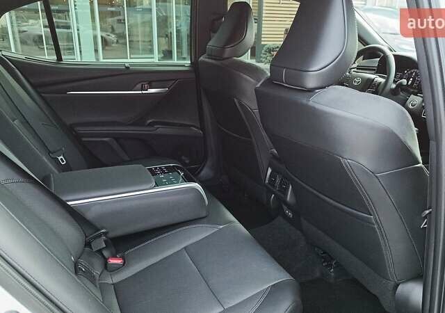 Сірий Тойота Камрі, об'ємом двигуна 2.49 л та пробігом 3 тис. км за 52446 $, фото 6 на Automoto.ua