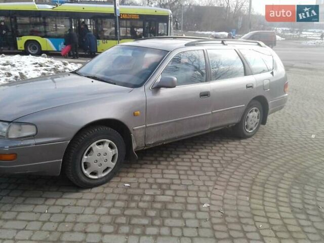 Серый Тойота Камри, объемом двигателя 2.2 л и пробегом 550 тыс. км за 1700 $, фото 1 на Automoto.ua