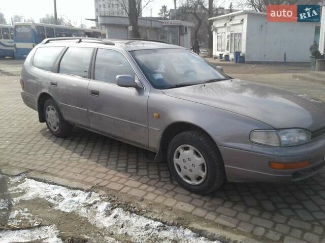 Серый Тойота Камри, объемом двигателя 2.2 л и пробегом 550 тыс. км за 1700 $, фото 2 на Automoto.ua