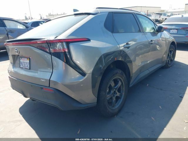 Серый Тойота Камри, объемом двигателя 0 л и пробегом 26 тыс. км за 13500 $, фото 1 на Automoto.ua