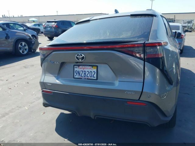 Серый Тойота Камри, объемом двигателя 0 л и пробегом 26 тыс. км за 13500 $, фото 6 на Automoto.ua