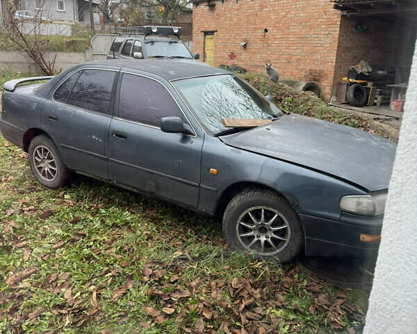 Синий Тойота Камри, объемом двигателя 2.16 л и пробегом 450 тыс. км за 1700 $, фото 1 на Automoto.ua