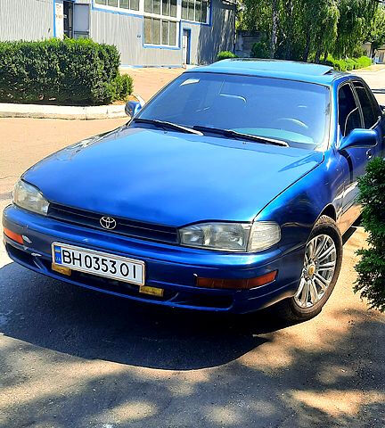 Синий Тойота Камри, объемом двигателя 3 л и пробегом 349 тыс. км за 2850 $, фото 1 на Automoto.ua