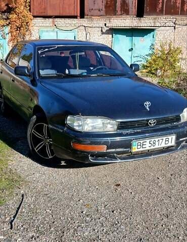 Синий Тойота Камри, объемом двигателя 2.2 л и пробегом 180 тыс. км за 2300 $, фото 1 на Automoto.ua