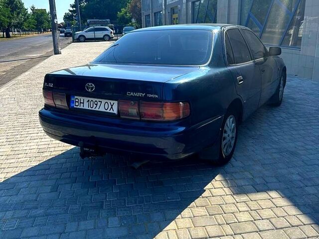Синий Тойота Камри, объемом двигателя 2.2 л и пробегом 380 тыс. км за 3500 $, фото 2 на Automoto.ua