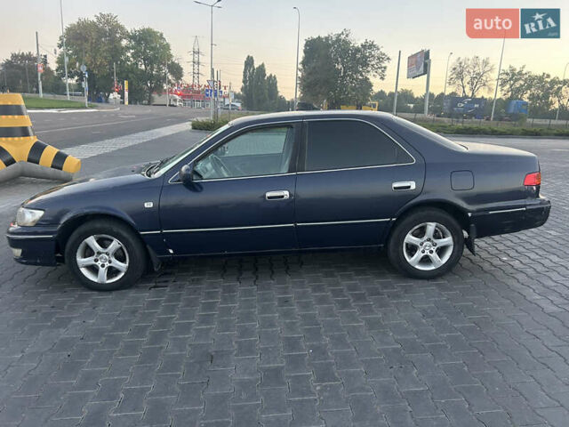 Синий Тойота Камри, объемом двигателя 2.2 л и пробегом 377 тыс. км за 2500 $, фото 2 на Automoto.ua