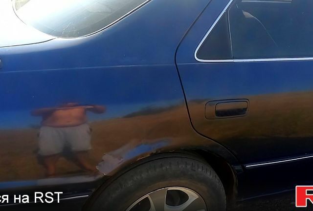 Синий Тойота Камри, объемом двигателя 2.2 л и пробегом 330 тыс. км за 2500 $, фото 4 на Automoto.ua