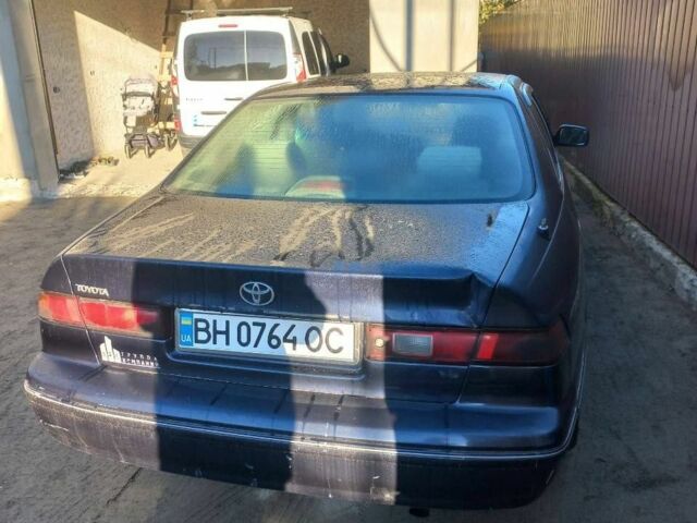 Синій Тойота Камрі, об'ємом двигуна 3 л та пробігом 390 тис. км за 2550 $, фото 2 на Automoto.ua