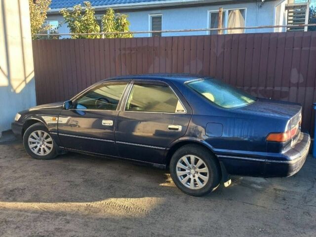 Синій Тойота Камрі, об'ємом двигуна 3 л та пробігом 390 тис. км за 2550 $, фото 1 на Automoto.ua