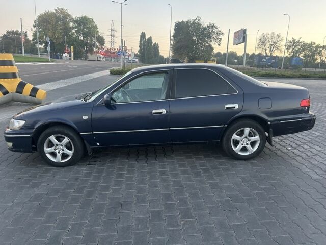 Синий Тойота Камри, объемом двигателя 2.2 л и пробегом 377 тыс. км за 2500 $, фото 1 на Automoto.ua