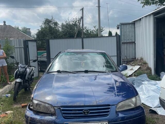 Синий Тойота Камри, объемом двигателя 2.2 л и пробегом 400 тыс. км за 1100 $, фото 2 на Automoto.ua