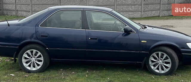 Синий Тойота Камри, объемом двигателя 3 л и пробегом 555 тыс. км за 3300 $, фото 7 на Automoto.ua