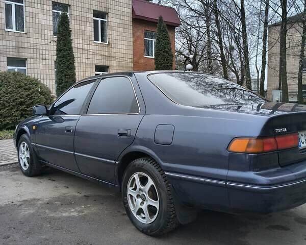 Синий Тойота Камри, объемом двигателя 2.2 л и пробегом 357 тыс. км за 3200 $, фото 8 на Automoto.ua