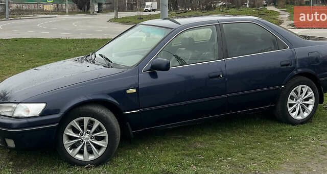 Синий Тойота Камри, объемом двигателя 3 л и пробегом 555 тыс. км за 3300 $, фото 4 на Automoto.ua